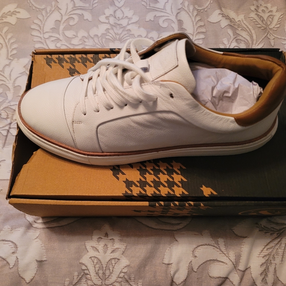 Natan White and Tan Men's Sneakers